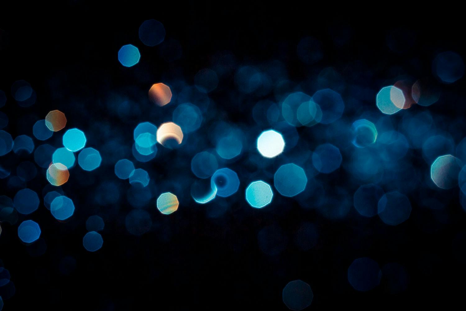 Kantet bokeh Få lameller i blenderåpningen gjør uskarpheten mer kantete enn hvis det er mange lameller.